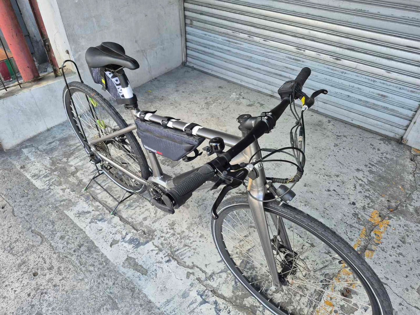 Metropolis E-Bike with Throttle