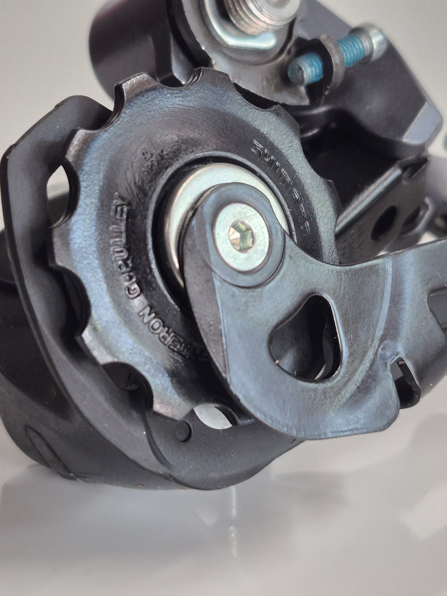 SHIMANO CLARIS R2000 REAR DERAILLEUR