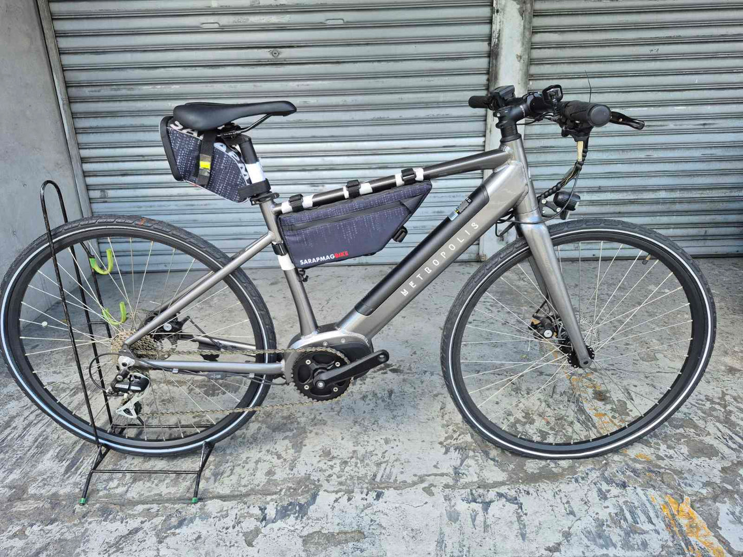 Metropolis E-Bike with Throttle