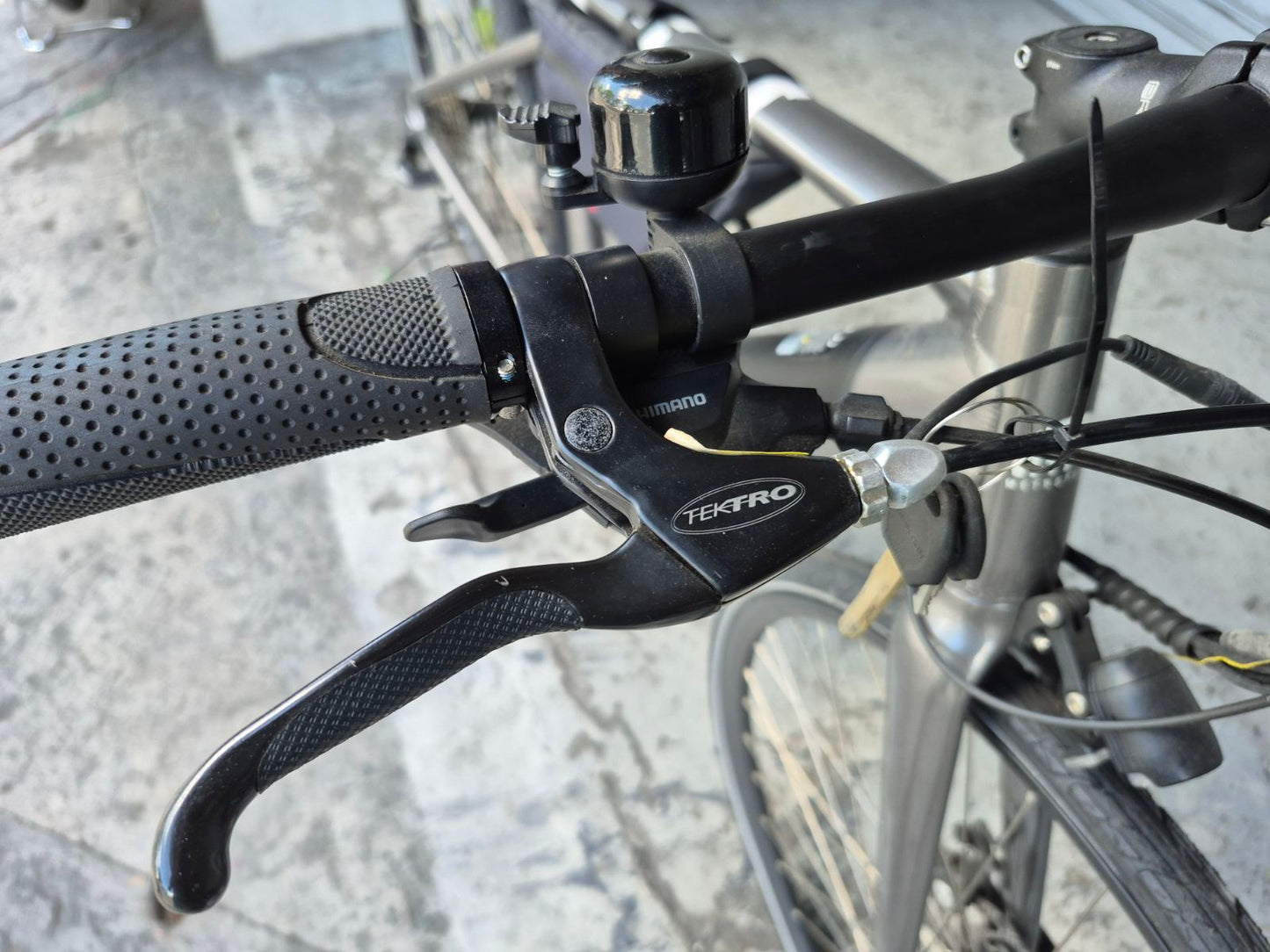 Metropolis E-Bike with Throttle